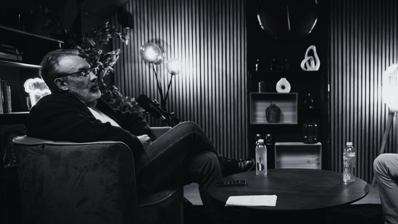 Jean-Pierre NADIR sur le plateau du podcast Parole et Rhétorique ©Parole et Rhétorique