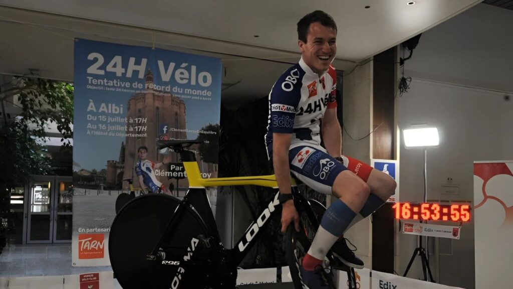 Clément LEROY bat le record du monde de trackstanding ©Axel Mahrouga